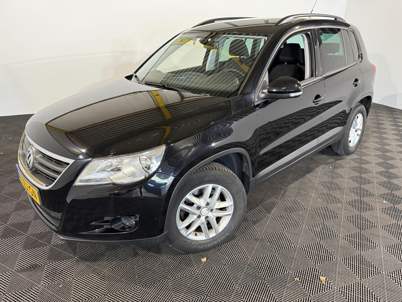 Volkswagen Tiguan 1.4 TSI Comfort&Design 4Motion 46-ZJ-GN - سيارة: صور 1 Volkswagen Tiguan 1.4 TSI Comfort&Design 4Motion 46-ZJ-GN - سيارة: صور 1