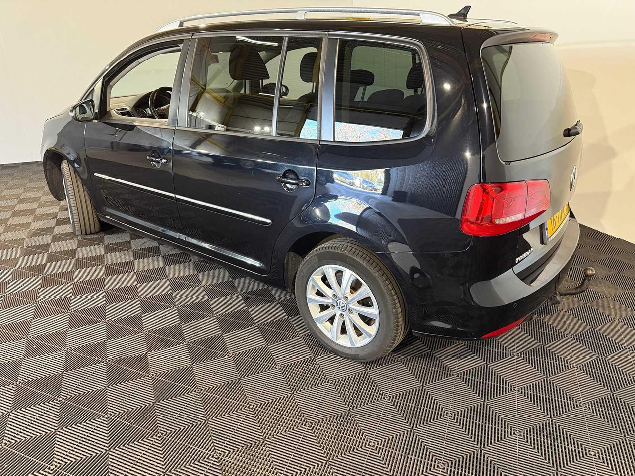Volkswagen Touran 1.2 TSI Highline BlueMotion 16-TDR-1 249.487 km - سيارة: صور 3 Volkswagen Touran 1.2 TSI Highline BlueMotion 16-TDR-1 249.487 km - سيارة: صور 3
