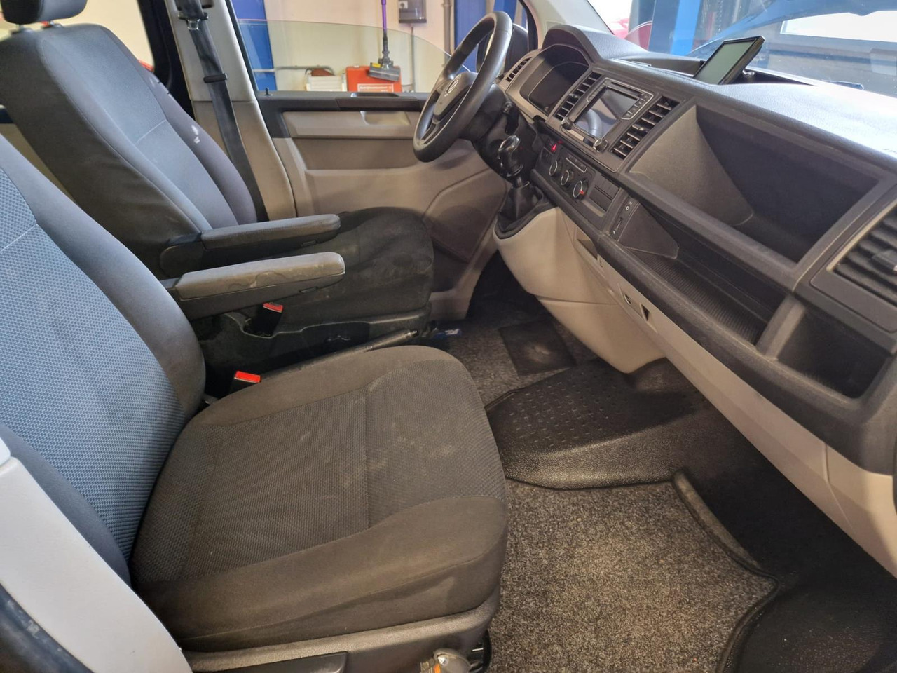 Volkswagen | Transporter | 2.0 TDI L1H1 DC Highline | 2018 | 251.292 km | V731RR | Logisch - الشاحنات الصغيرة كابينة مزدوجة: صور 2 Volkswagen | Transporter | 2.0 TDI L1H1 DC Highline | 2018 | 251.292 km | V731RR | Logisch - الشاحنات الصغيرة كابينة مزدوجة: صور 2