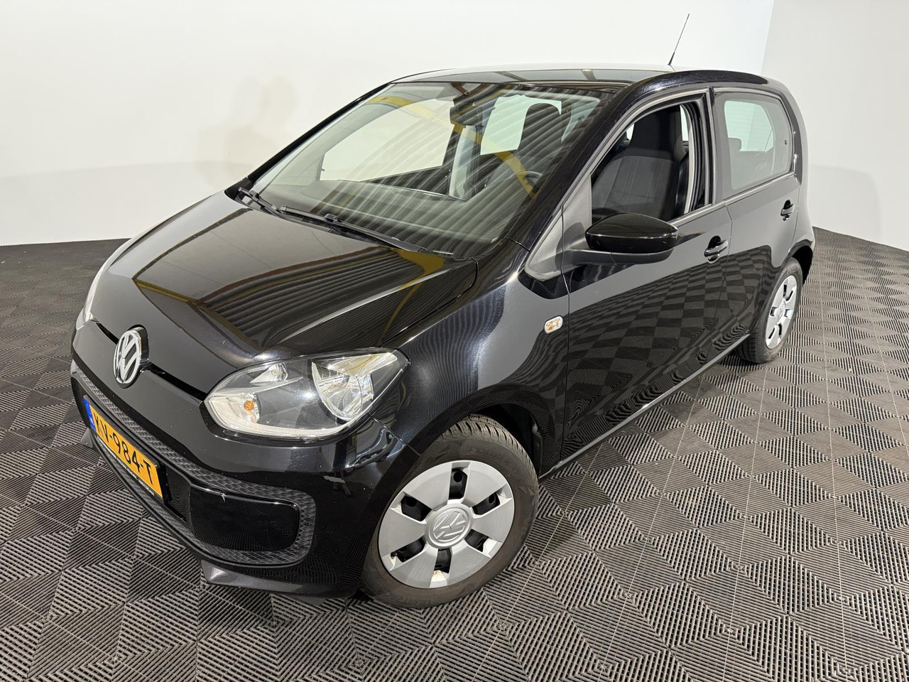 Volkswagen Up 1.0 Move up! BlueMotion | 2015 | 169.625 km | KV-984-T - هاتشباك: صور 1 Volkswagen Up 1.0 Move up! BlueMotion | 2015 | 169.625 km | KV-984-T - هاتشباك: صور 1