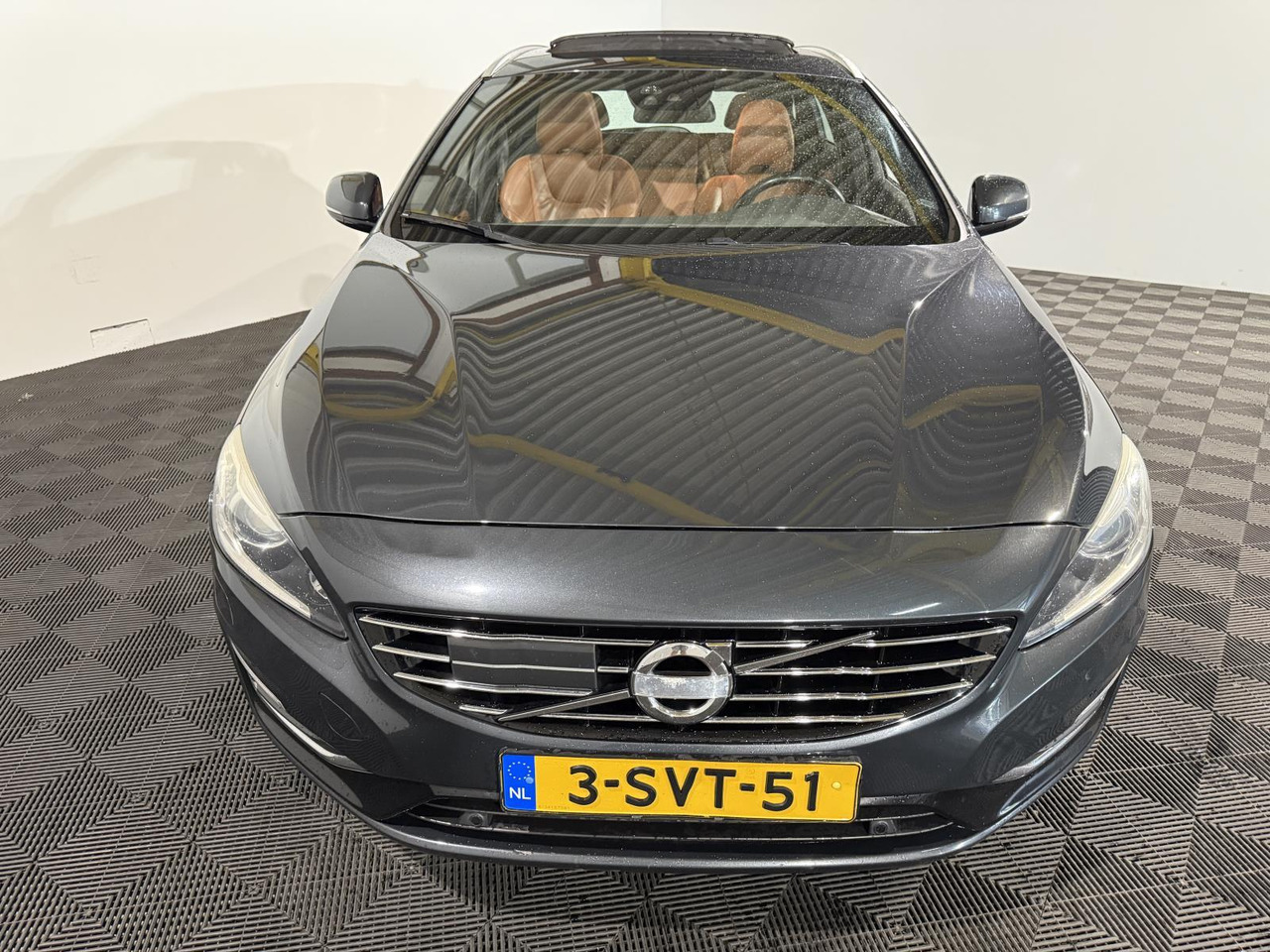 Volvo V60 2.4 D6 AWD Plug-In Hybrid Summum | 2013 | 3-SVT-51 | 247.435 km | 3-SVT-51 - سيارة: صور 5 Volvo V60 2.4 D6 AWD Plug-In Hybrid Summum | 2013 | 3-SVT-51 | 247.435 km | 3-SVT-51 - سيارة: صور 5
