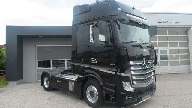 Mercedes-Benz 1863LS Edition 1 - شاحنة جرار: صور 3 Mercedes-Benz 1863LS Edition 1 - شاحنة جرار: صور 3