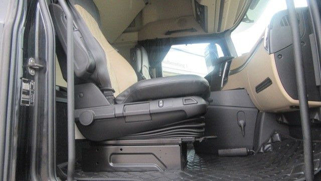 Mercedes-Benz 1863LS Edition 1 - شاحنة جرار: صور 5 Mercedes-Benz 1863LS Edition 1 - شاحنة جرار: صور 5