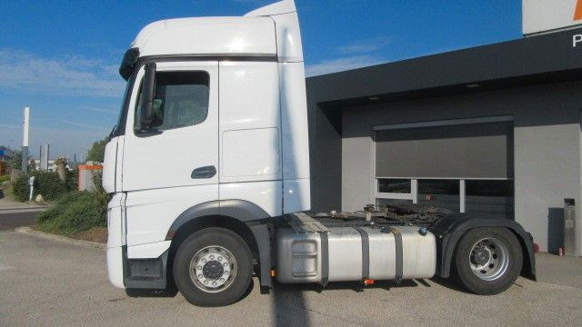 Mercedes-Benz Actros 1845LS Kipphydr. 2 Leiter - شاحنة جرار: صور 4 Mercedes-Benz Actros 1845LS Kipphydr. 2 Leiter - شاحنة جرار: صور 4