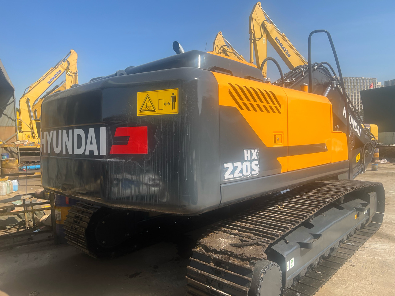 Hyundai 220S - حفارات زحافة: صور 3 Hyundai 220S - حفارات زحافة: صور 3