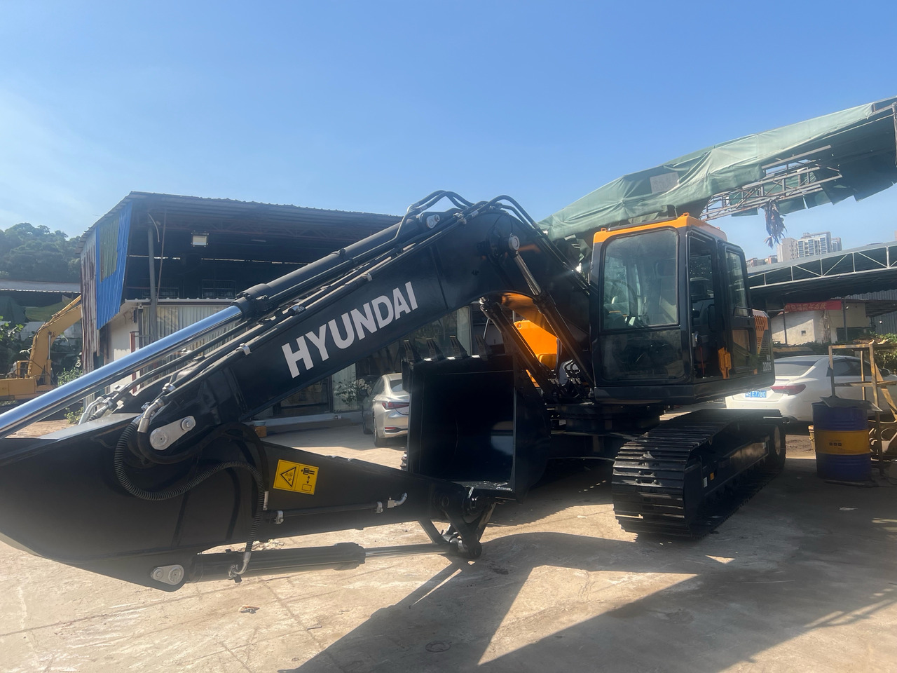Hyundai 220S - حفارات زحافة: صور 2 Hyundai 220S - حفارات زحافة: صور 2