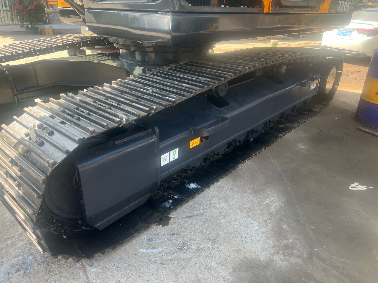 Hyundai 220S - حفارات زحافة: صور 5 Hyundai 220S - حفارات زحافة: صور 5