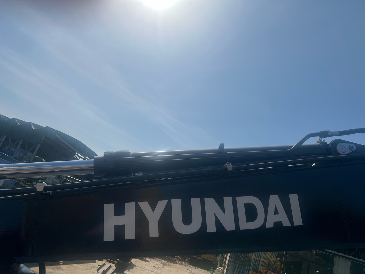 Hyundai 220S - حفارات زحافة: صور 1 Hyundai 220S - حفارات زحافة: صور 1