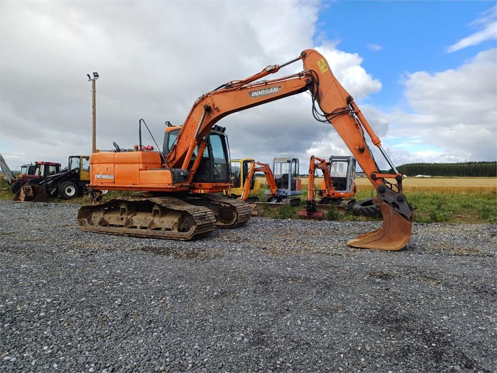Doosan DX160LC Metsä alustalla - حفارات زحافة: صور 4 Doosan DX160LC Metsä alustalla - حفارات زحافة: صور 4