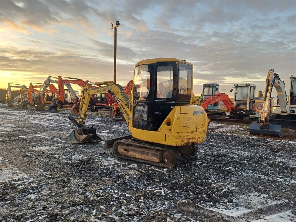 Komatsu PC20R-8 Kallistuvalla liittimellä - حفارة مصغرة: صور 3 Komatsu PC20R-8 Kallistuvalla liittimellä - حفارة مصغرة: صور 3