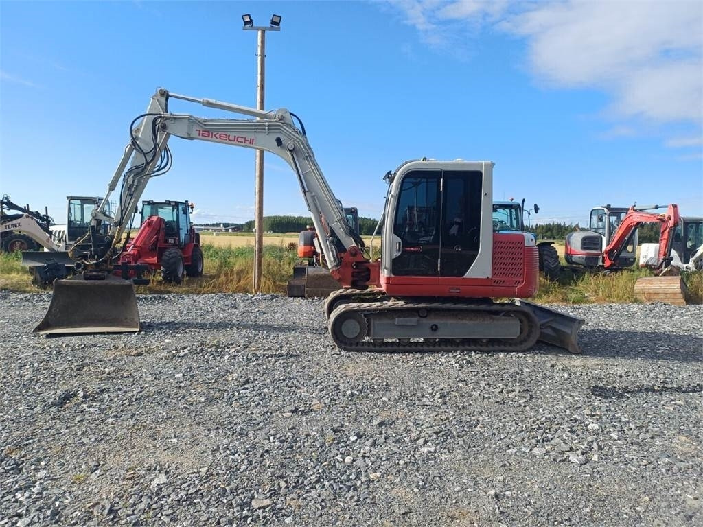 Takeuchi Tb175 Pyörittäjällä - حفارة مصغرة: صور 2 Takeuchi Tb175 Pyörittäjällä - حفارة مصغرة: صور 2