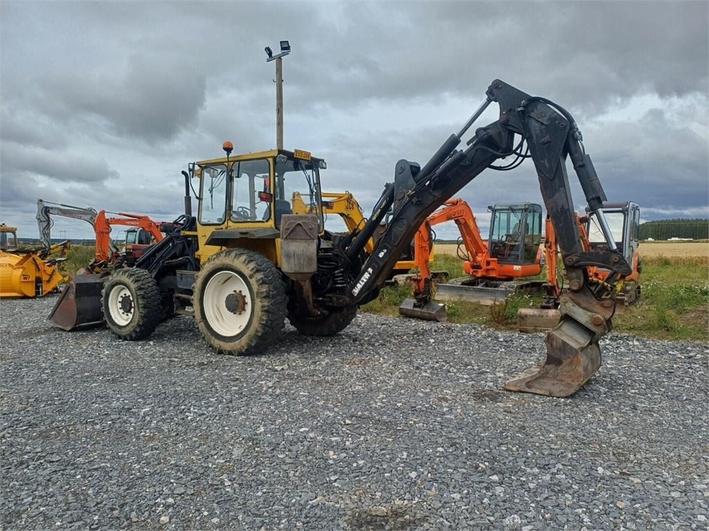 Valmet Valtra 8000 kallistuva luiskakauha  - حفار متعدد الاستخدام: صور 3 Valmet Valtra 8000 kallistuva luiskakauha  - حفار متعدد الاستخدام: صور 3