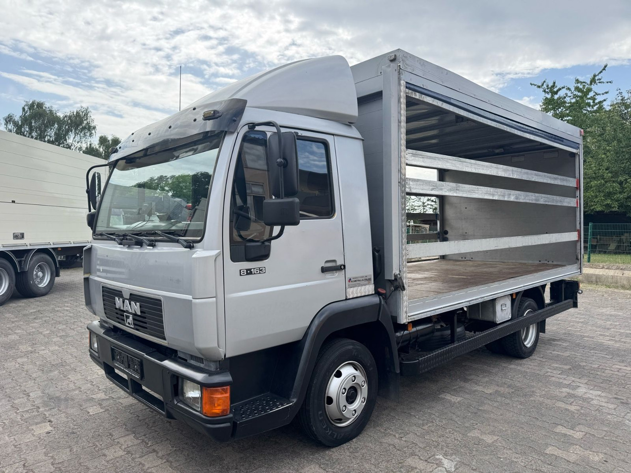 MAN 8. 163 /L2000/LBW-2T./2xAHK - الشاحنات الصغيرة ستائر: صور 1 MAN 8. 163 /L2000/LBW-2T./2xAHK - الشاحنات الصغيرة ستائر: صور 1