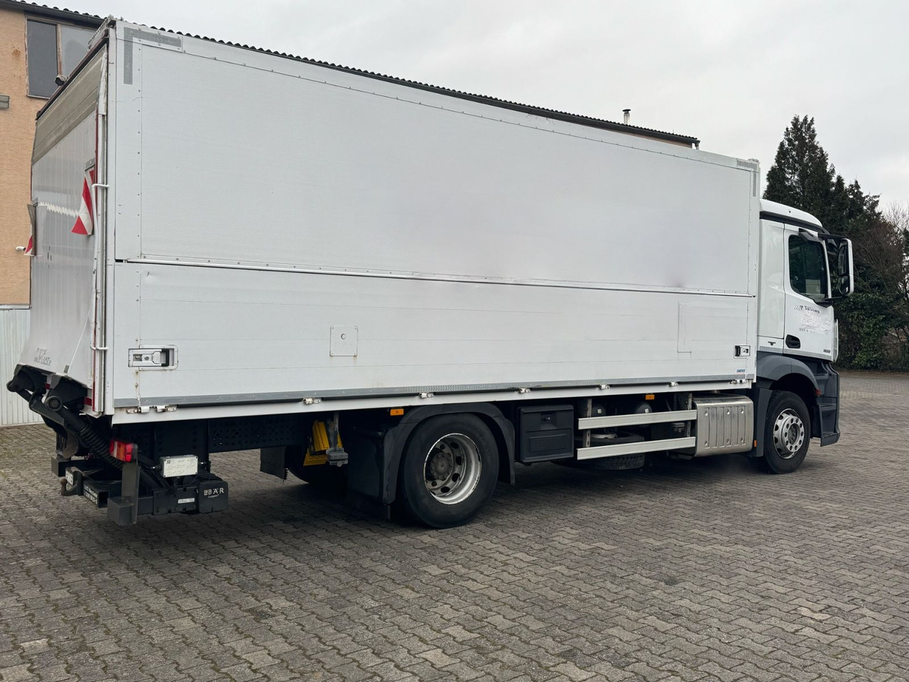 Mercedes-Benz Antos 1836L/4x2/2t.LBW/2xAHK/aus.1Hand/16.Pal. - نقل الشراب شاحنة: صور 4 Mercedes-Benz Antos 1836L/4x2/2t.LBW/2xAHK/aus.1Hand/16.Pal. - نقل الشراب شاحنة: صور 4