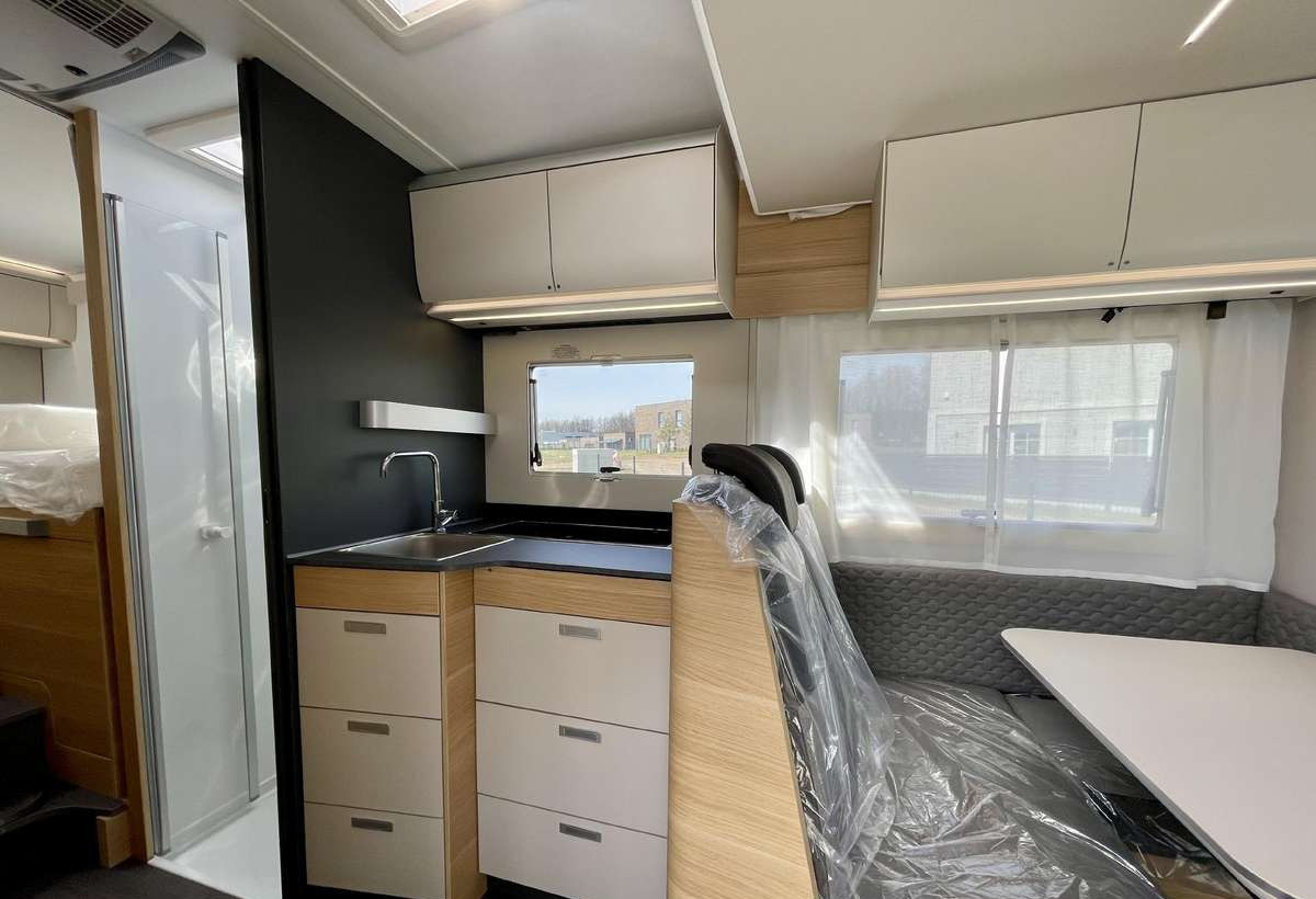 ADRIA Matrix Axess 650 SL - موتر هوم شبه متكامل: صور 4 ADRIA Matrix Axess 650 SL - موتر هوم شبه متكامل: صور 4