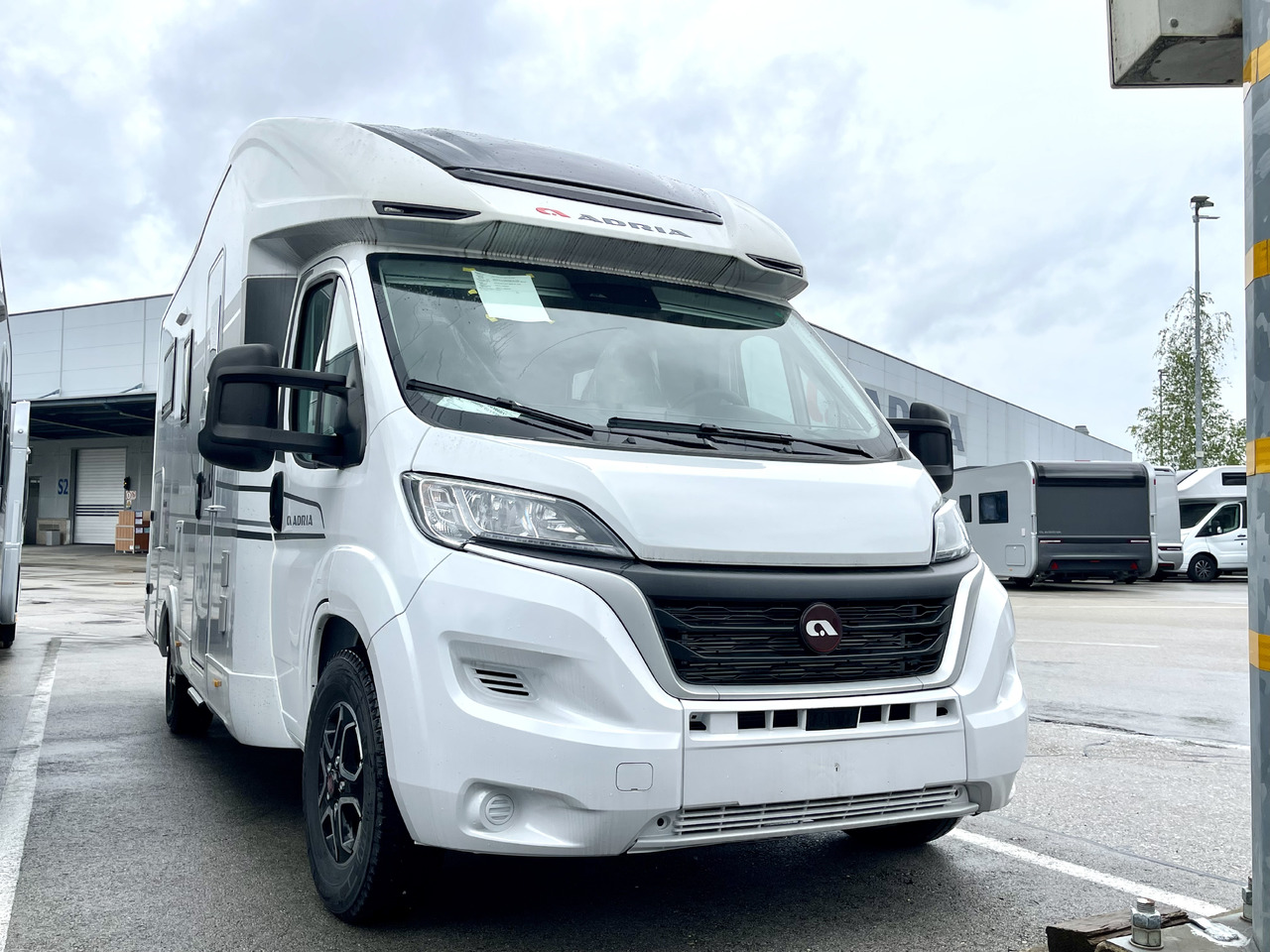 ADRIA Matrix axess 650 SC - موتر هوم شبه متكامل: صور 1 ADRIA Matrix axess 650 SC - موتر هوم شبه متكامل: صور 1