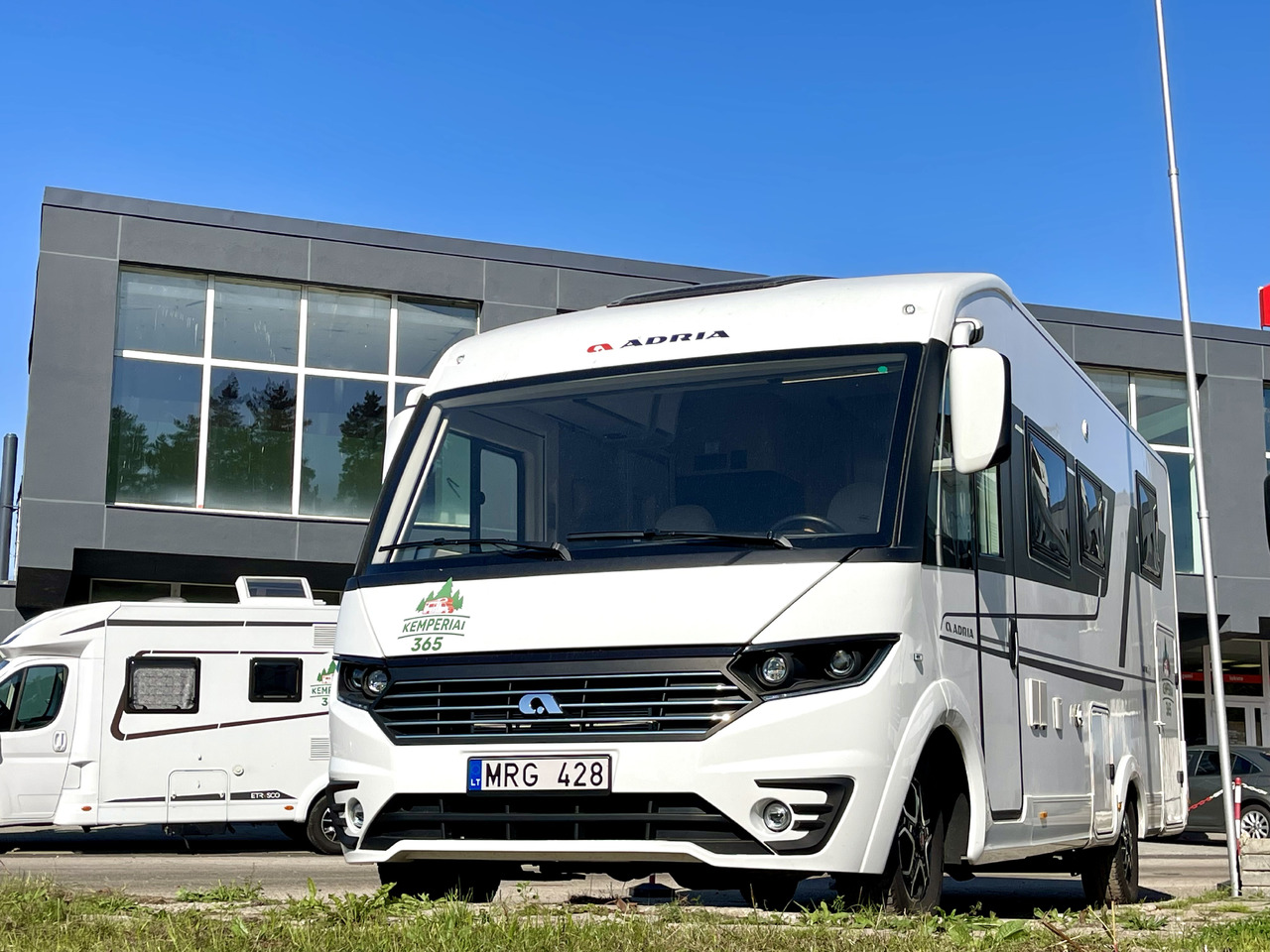 ADRIA Sonic Plus 700SL - موتر هوم متكامل: صور 1 ADRIA Sonic Plus 700SL - موتر هوم متكامل: صور 1
