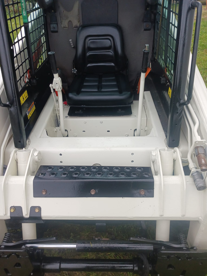 BOBCAT S100 - شيول صغير: صور 4 BOBCAT S100 - شيول صغير: صور 4