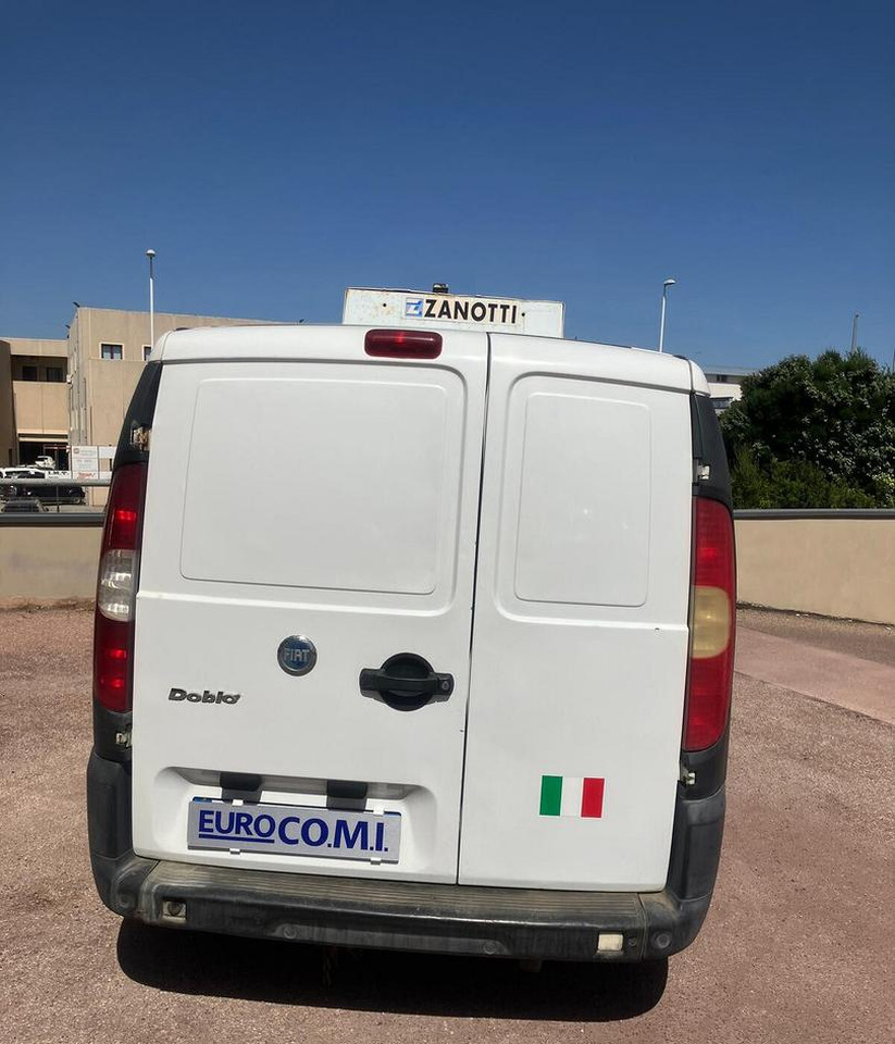 DOBLO' CON COIBENTAZIONE E GRUPPO FRIGO - الشاحنات الصغيرة المبردة: صور 4 DOBLO' CON COIBENTAZIONE E GRUPPO FRIGO - الشاحنات الصغيرة المبردة: صور 4