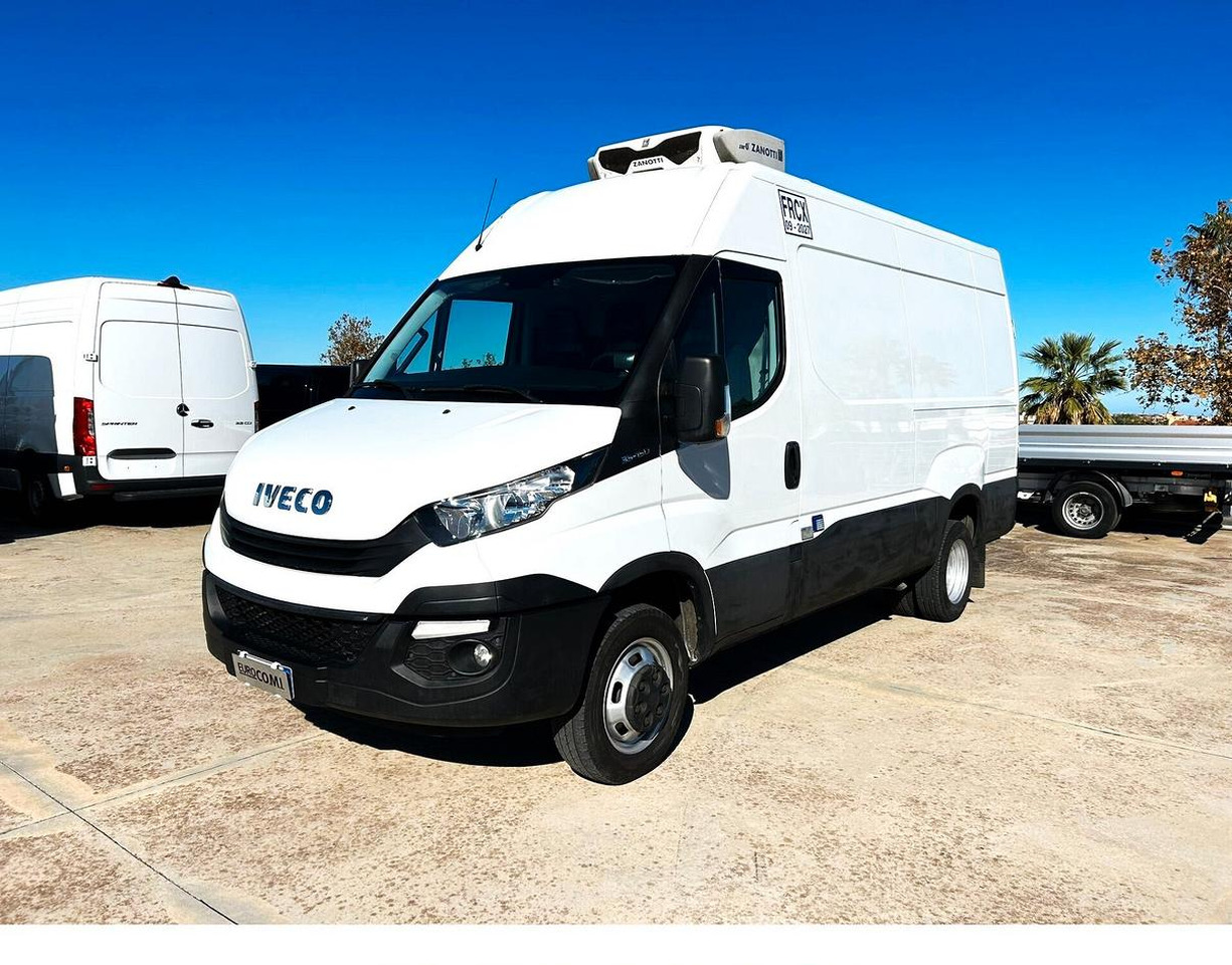 Iveco Daily 35C15 Furgone gemellato Isotermico - الشاحنات الصغيرة المبردة: صور 1 Iveco Daily 35C15 Furgone gemellato Isotermico - الشاحنات الصغيرة المبردة: صور 1