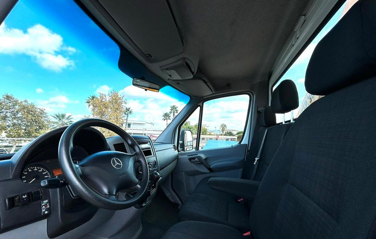 الشاحنات الصغيرة المسطحة Mercedes Benz Sprinter 419 Cassone Fisso + Gru: صور 14 الشاحنات الصغيرة المسطحة Mercedes Benz Sprinter 419 Cassone Fisso + Gru: صور 14