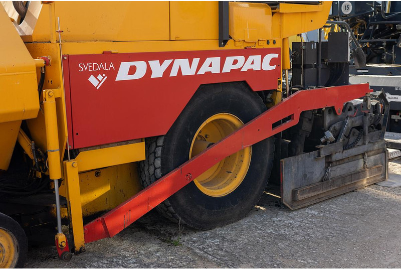 العامل بالقار Dynapac F121-4W: صور 9