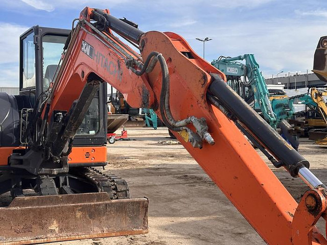 Hitachi ZX65USB - حفارة مصغرة: صور 5 Hitachi ZX65USB - حفارة مصغرة: صور 5