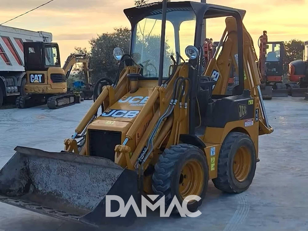 JCB 1CX - حفار متعدد الاستخدام: صور 1 JCB 1CX - حفار متعدد الاستخدام: صور 1