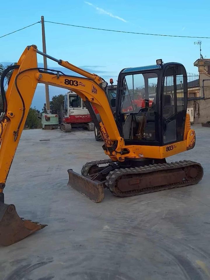 JCB 803 - حفارة مصغرة: صور 1 JCB 803 - حفارة مصغرة: صور 1