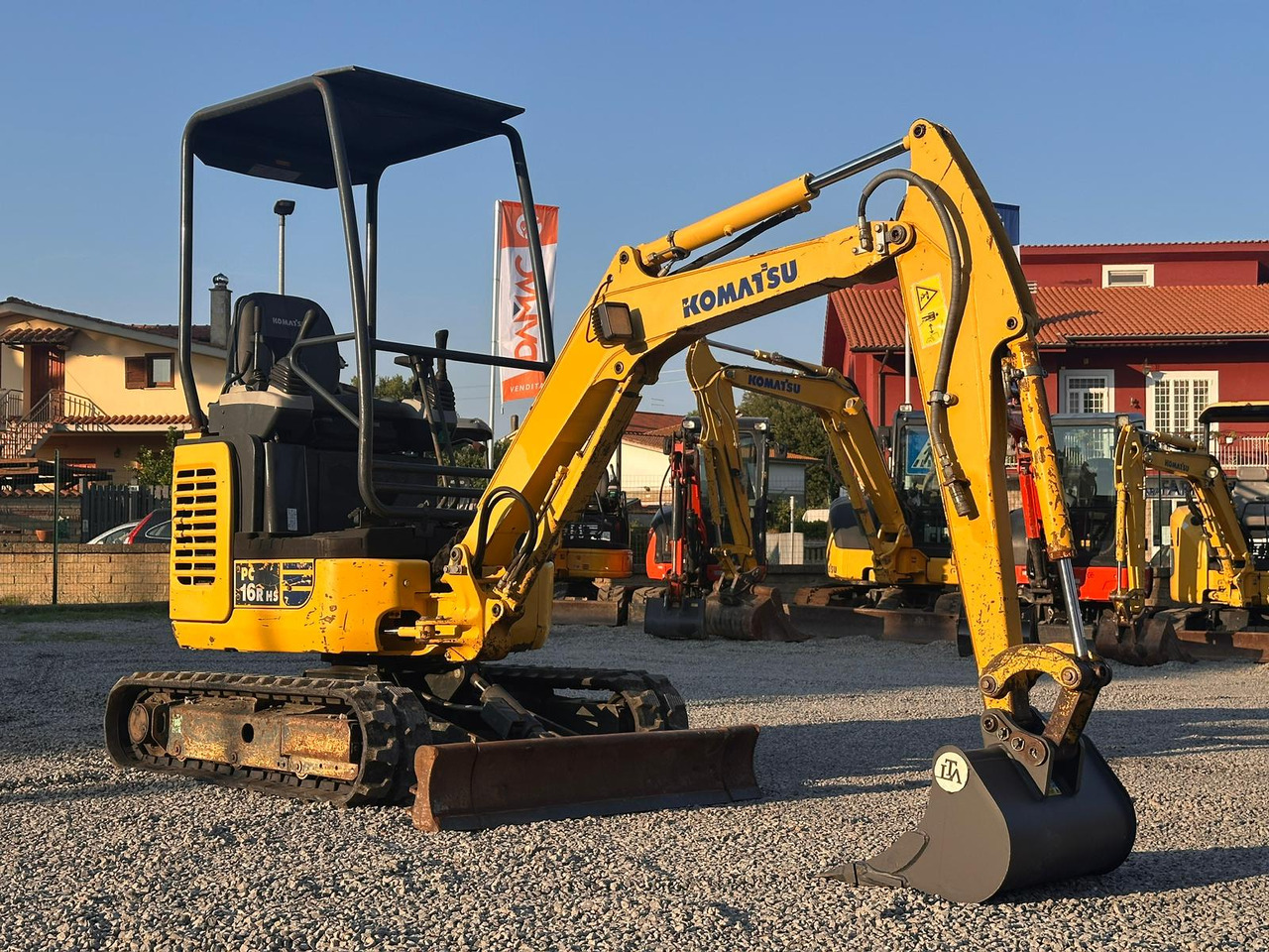 KOMATSU PC16R-3HS - حفارة مصغرة: صور 1 KOMATSU PC16R-3HS - حفارة مصغرة: صور 1