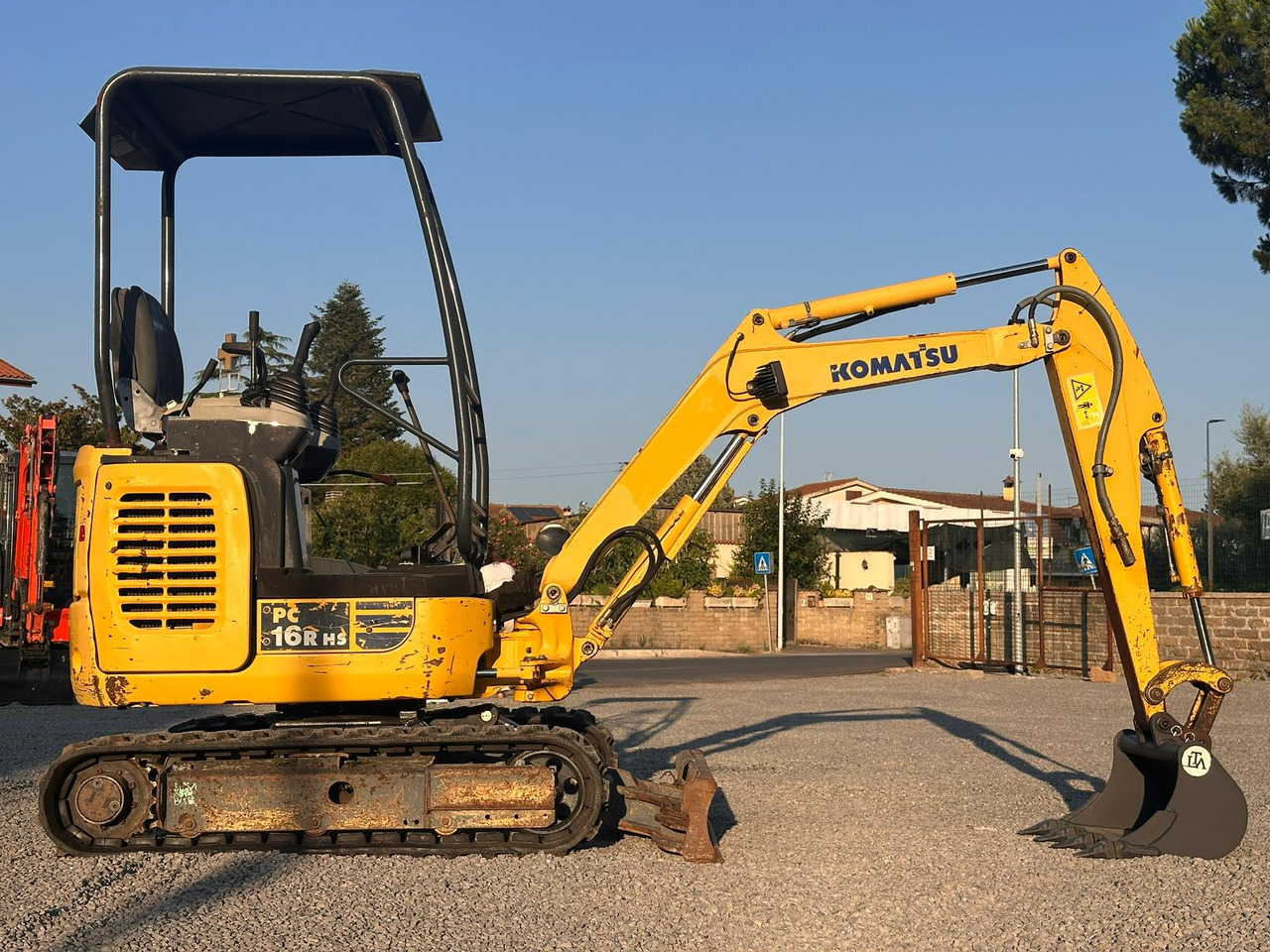 KOMATSU PC16R-3HS - حفارة مصغرة: صور 2 KOMATSU PC16R-3HS - حفارة مصغرة: صور 2
