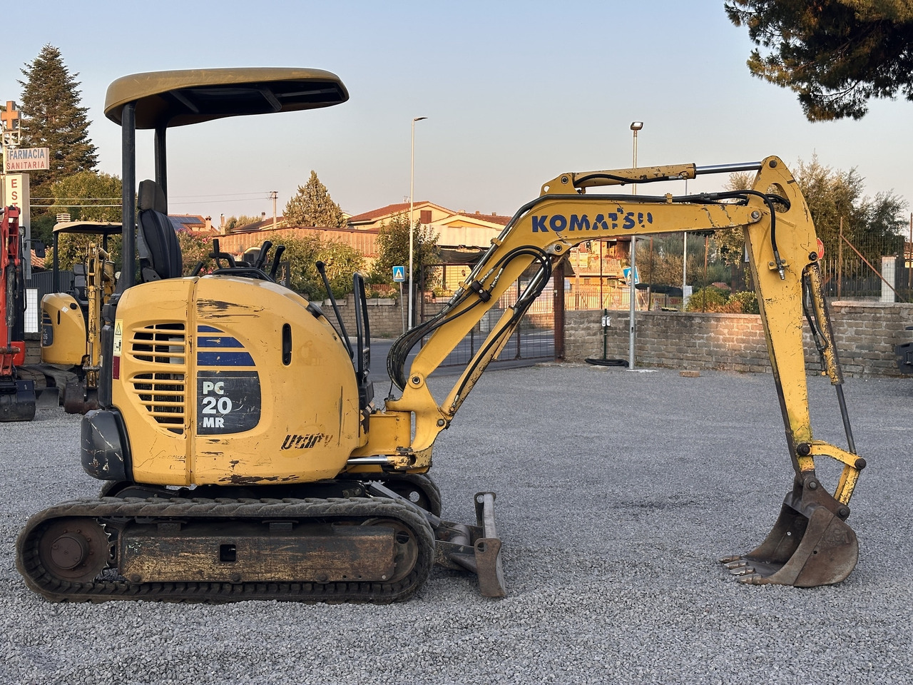 KOMATSU PC20MR-2 - حفارة مصغرة: صور 2 KOMATSU PC20MR-2 - حفارة مصغرة: صور 2