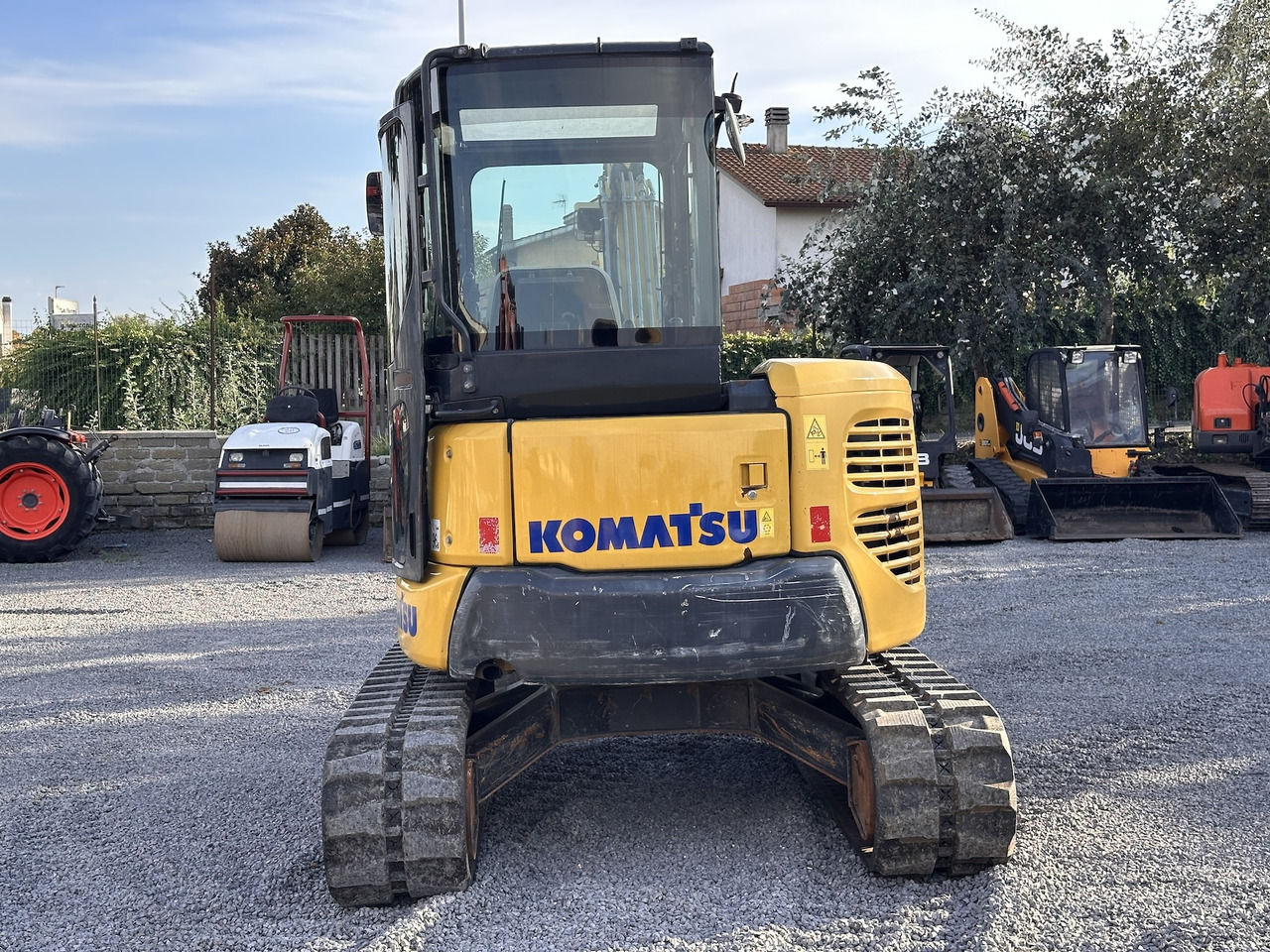 KOMATSU PC55MR-3 - حفارة مصغرة: صور 5 KOMATSU PC55MR-3 - حفارة مصغرة: صور 5