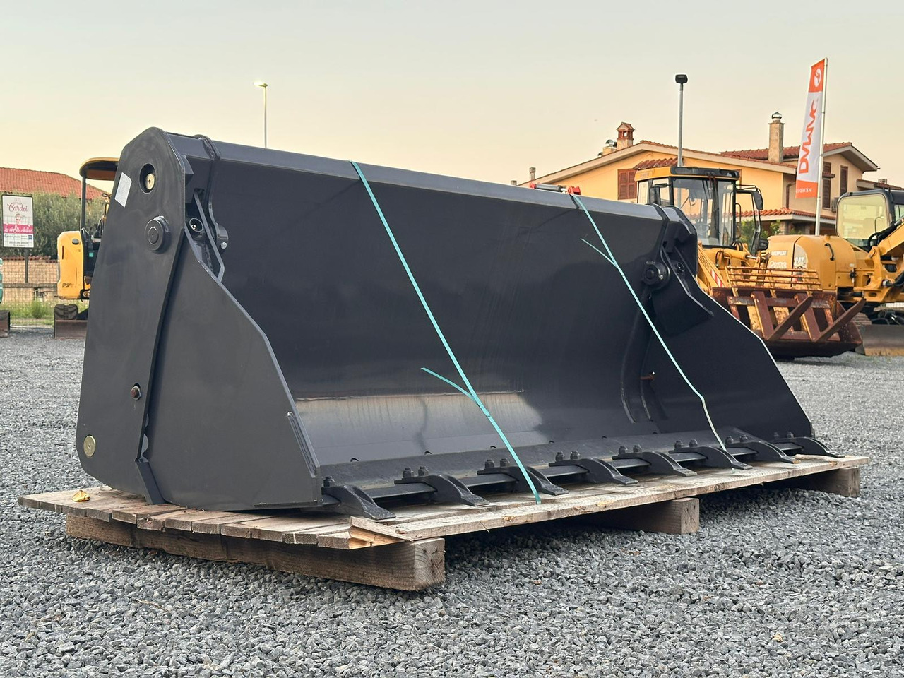 NEW HOLLAND 220 - بكت شيول: صور 1 NEW HOLLAND 220 - بكت شيول: صور 1