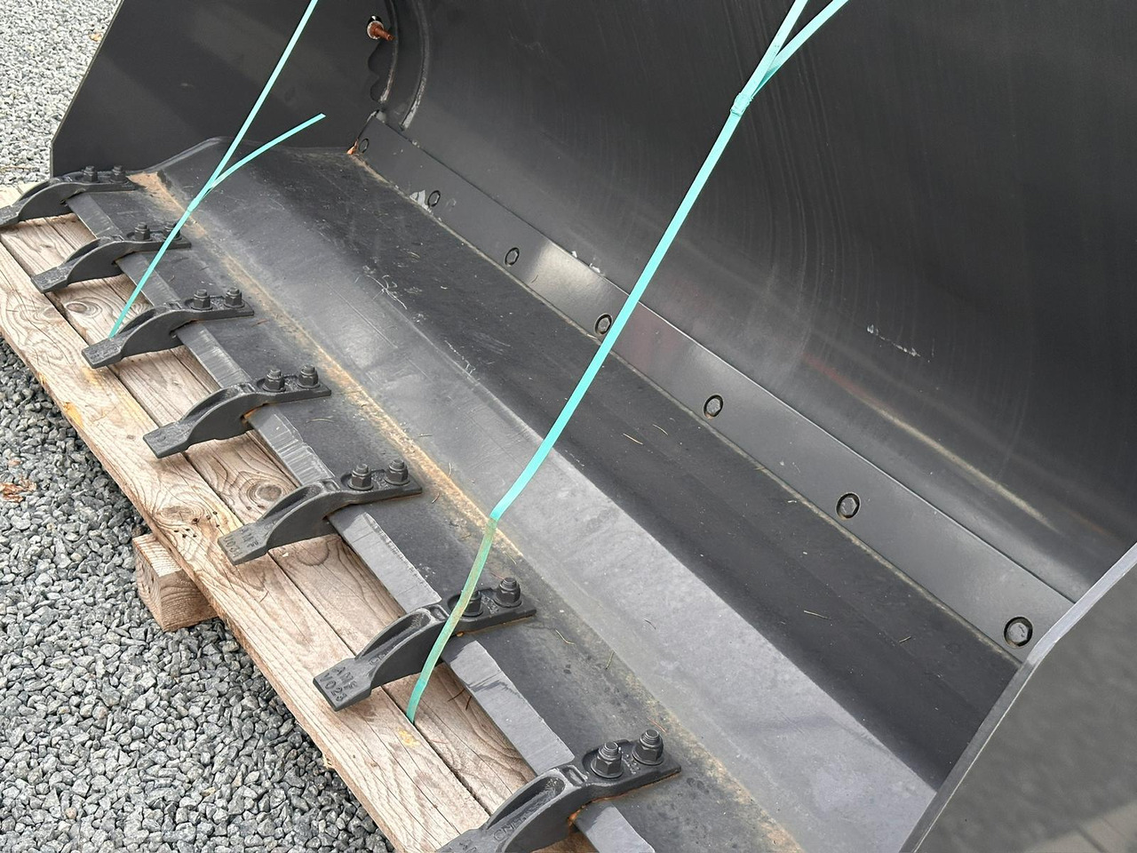 NEW HOLLAND 220 - بكت شيول: صور 3 NEW HOLLAND 220 - بكت شيول: صور 3