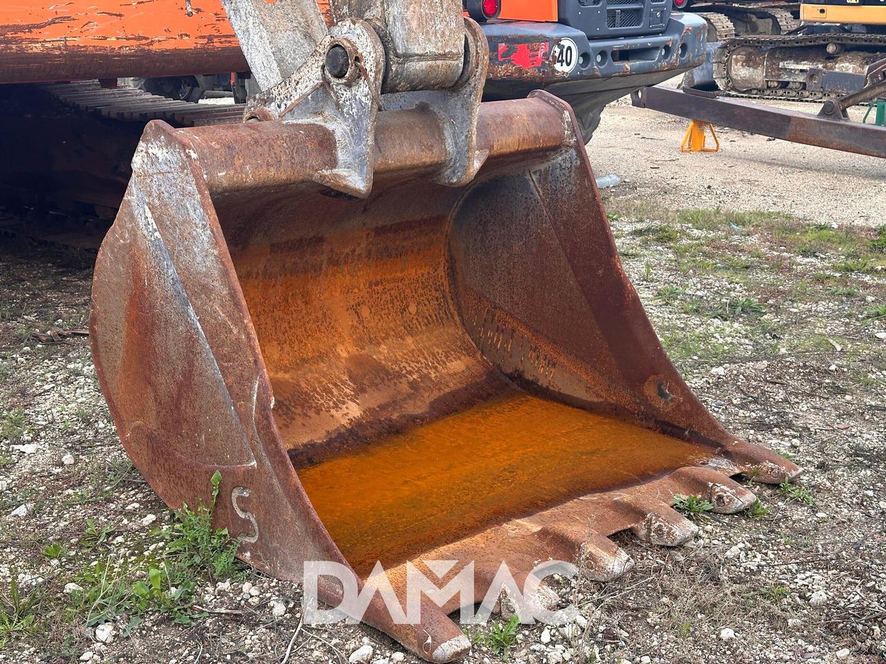 NEW HOLLAND E215B - حفارات زحافة: صور 2 NEW HOLLAND E215B - حفارات زحافة: صور 2