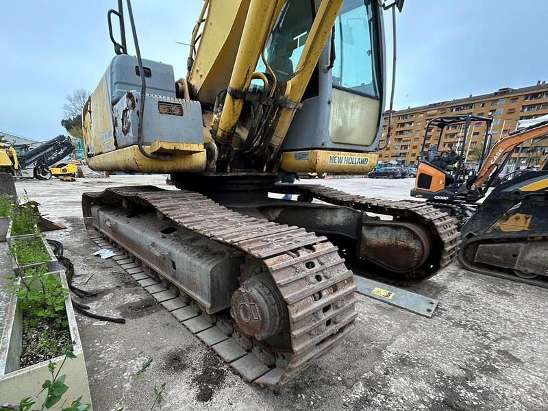New Holland E215B - حفارة: صور 1 New Holland E215B - حفارة: صور 1