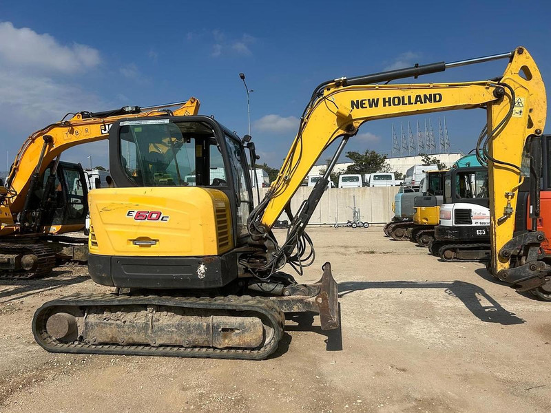 New Holland E60C - حفارة مصغرة: صور 1 New Holland E60C - حفارة مصغرة: صور 1