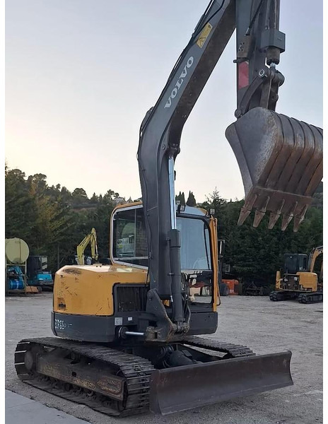Volvo ECR88PLUS - حفارة مصغرة: صور 1 Volvo ECR88PLUS - حفارة مصغرة: صور 1