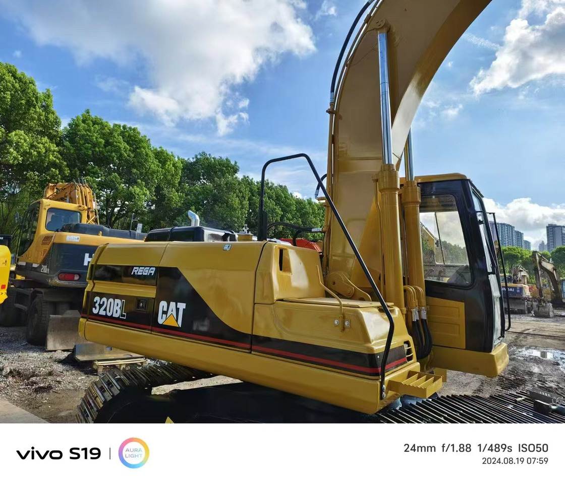 CATERPILLAR 320BL - حفارات زحافة: صور 4 CATERPILLAR 320BL - حفارات زحافة: صور 4