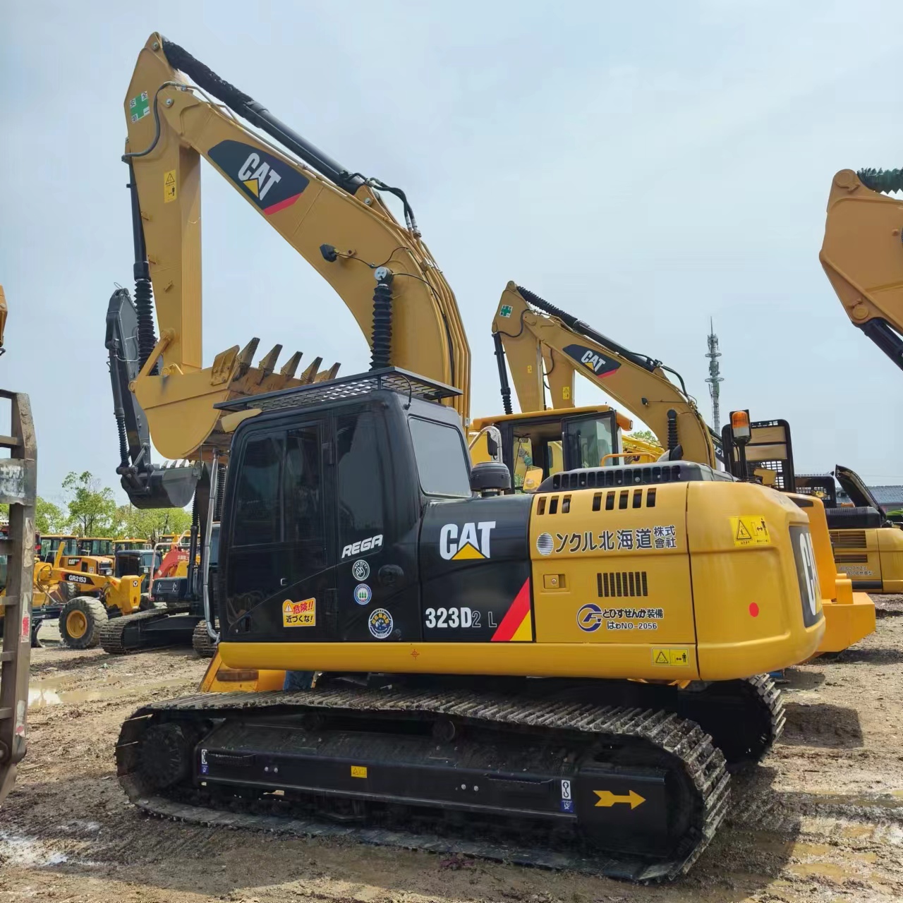 CATERPILLAR 323D2L - حفارات زحافة: صور 1 CATERPILLAR 323D2L - حفارات زحافة: صور 1