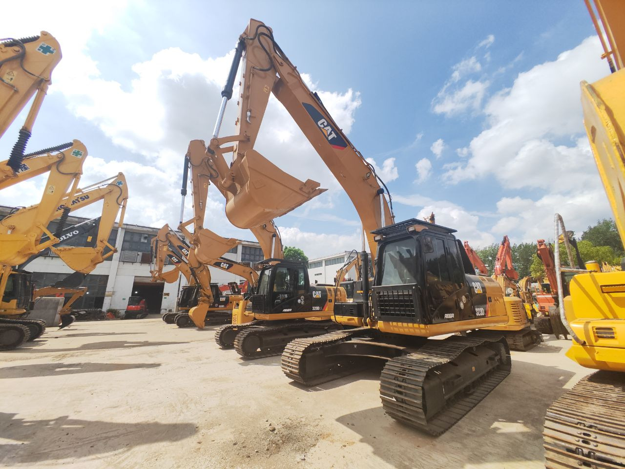 CATERPILLAR 323D - حفارات زحافة: صور 1 CATERPILLAR 323D - حفارات زحافة: صور 1