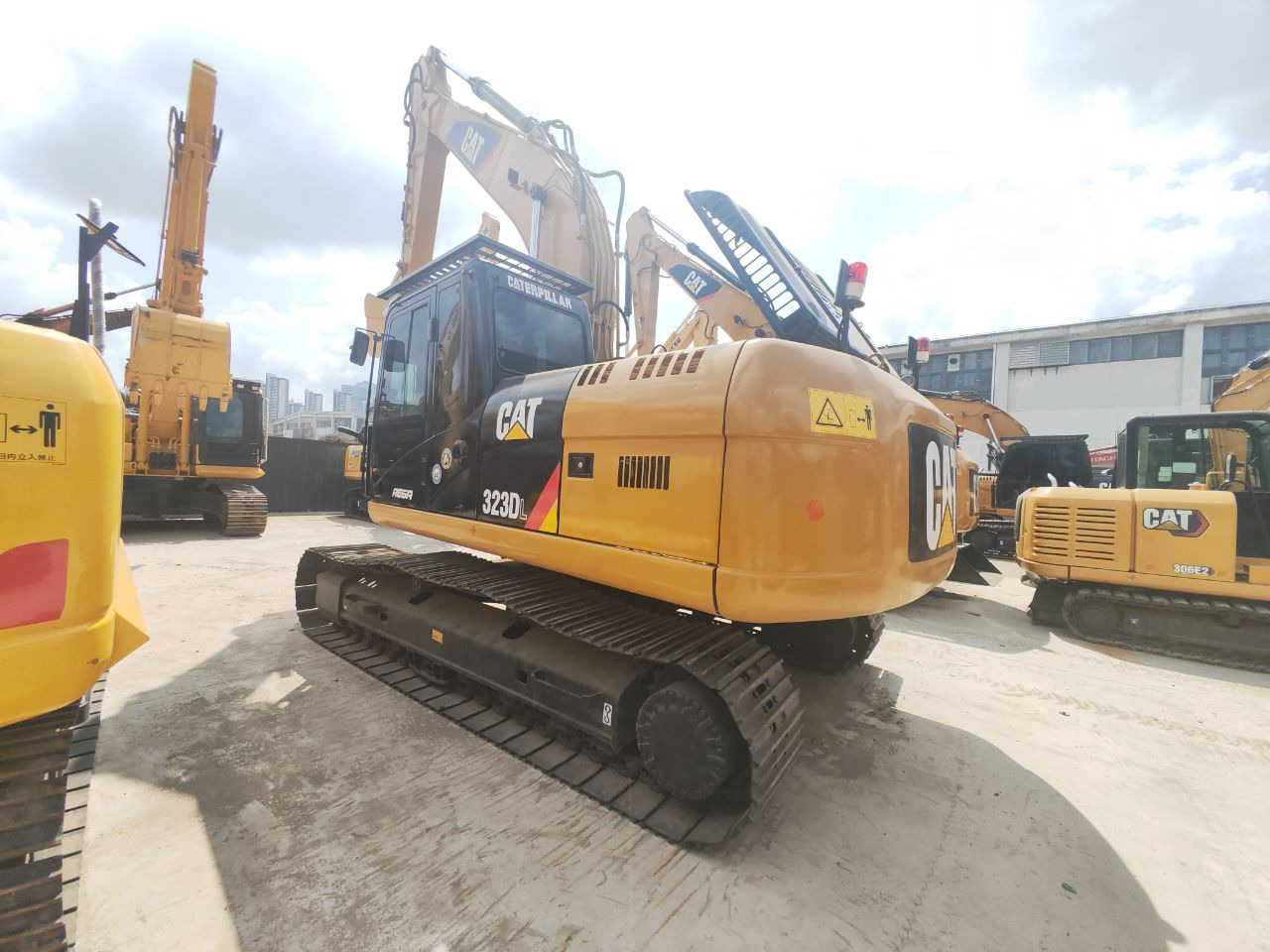 CATERPILLAR 323D - حفارات زحافة: صور 5 CATERPILLAR 323D - حفارات زحافة: صور 5