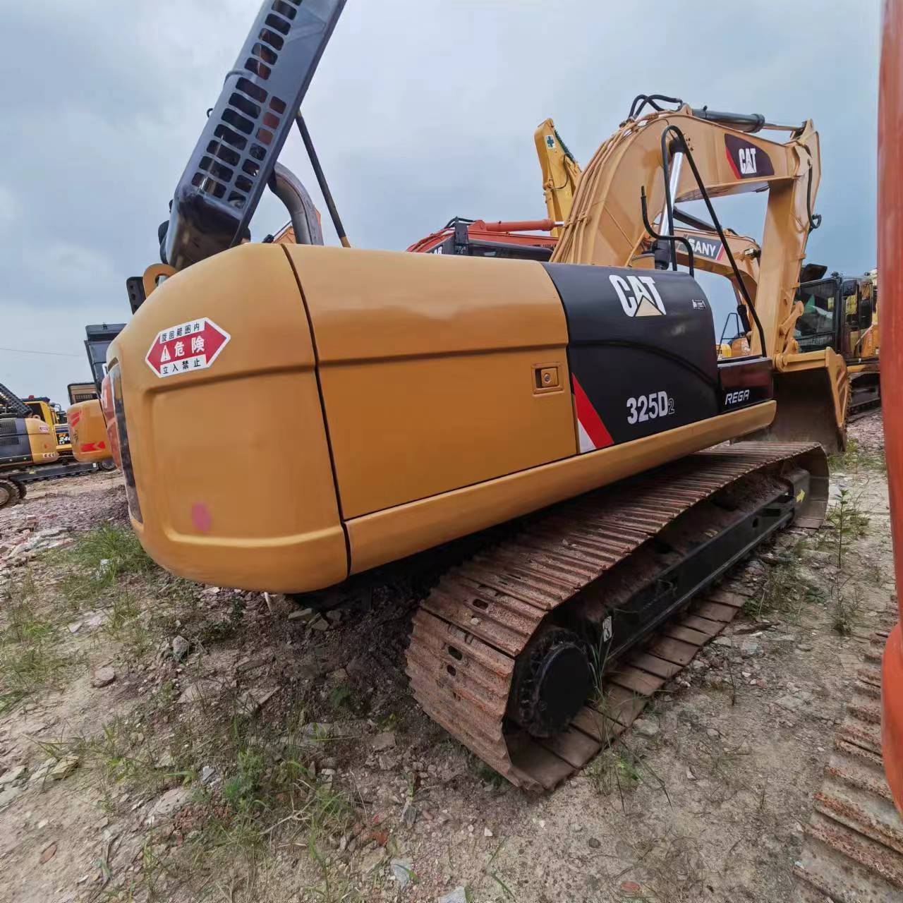 CATERPILLAR 325D2 - حفارات زحافة: صور 4 CATERPILLAR 325D2 - حفارات زحافة: صور 4