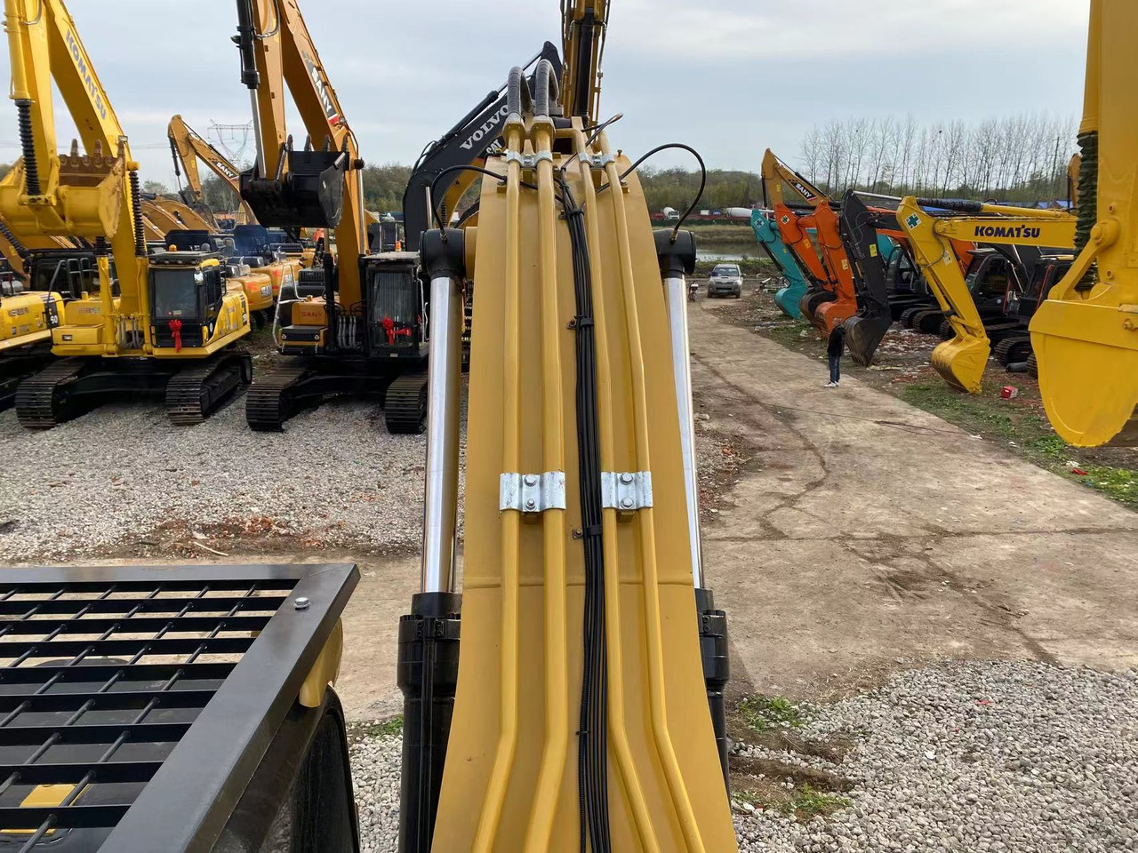 حفارات زحافة CATERPILLAR 329D: صور 18
