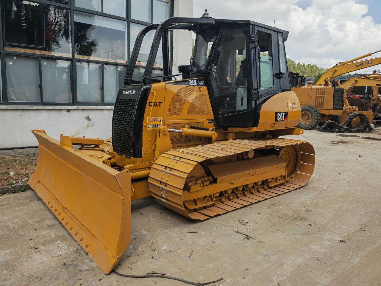 CATERPILLAR D5K - بلدوزر: صور 2 CATERPILLAR D5K - بلدوزر: صور 2