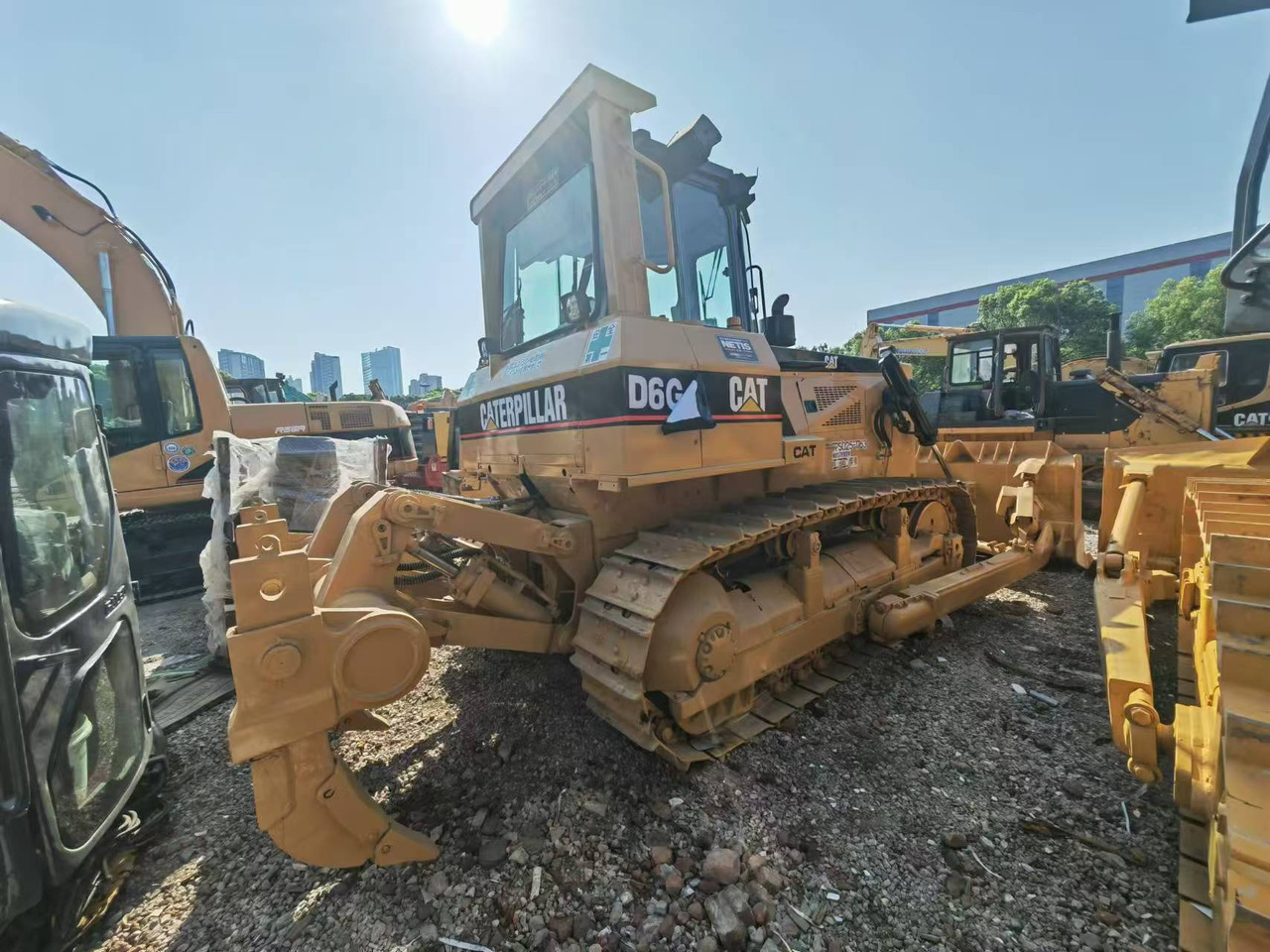 CATERPILLAR D6G - بلدوزر: صور 1 CATERPILLAR D6G - بلدوزر: صور 1