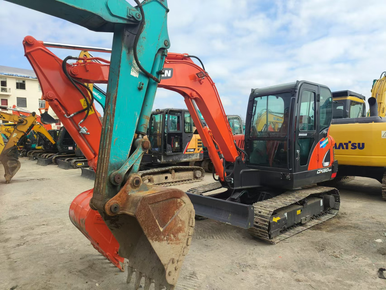 حفارات زحافة DOOSAN DX60: صور 6 حفارات زحافة DOOSAN DX60: صور 6