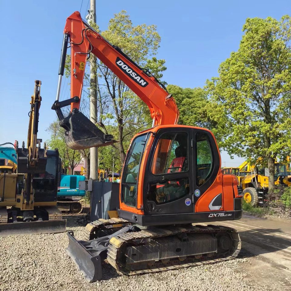 DOOSAN DX75 - حفارة مصغرة: صور 1 DOOSAN DX75 - حفارة مصغرة: صور 1