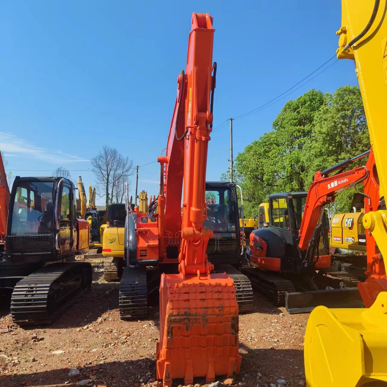 HITACHI ZX135 - حفارات زحافة: صور 5 HITACHI ZX135 - حفارات زحافة: صور 5